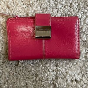 Kenneth Cole Reaction Dark Pink Wallet